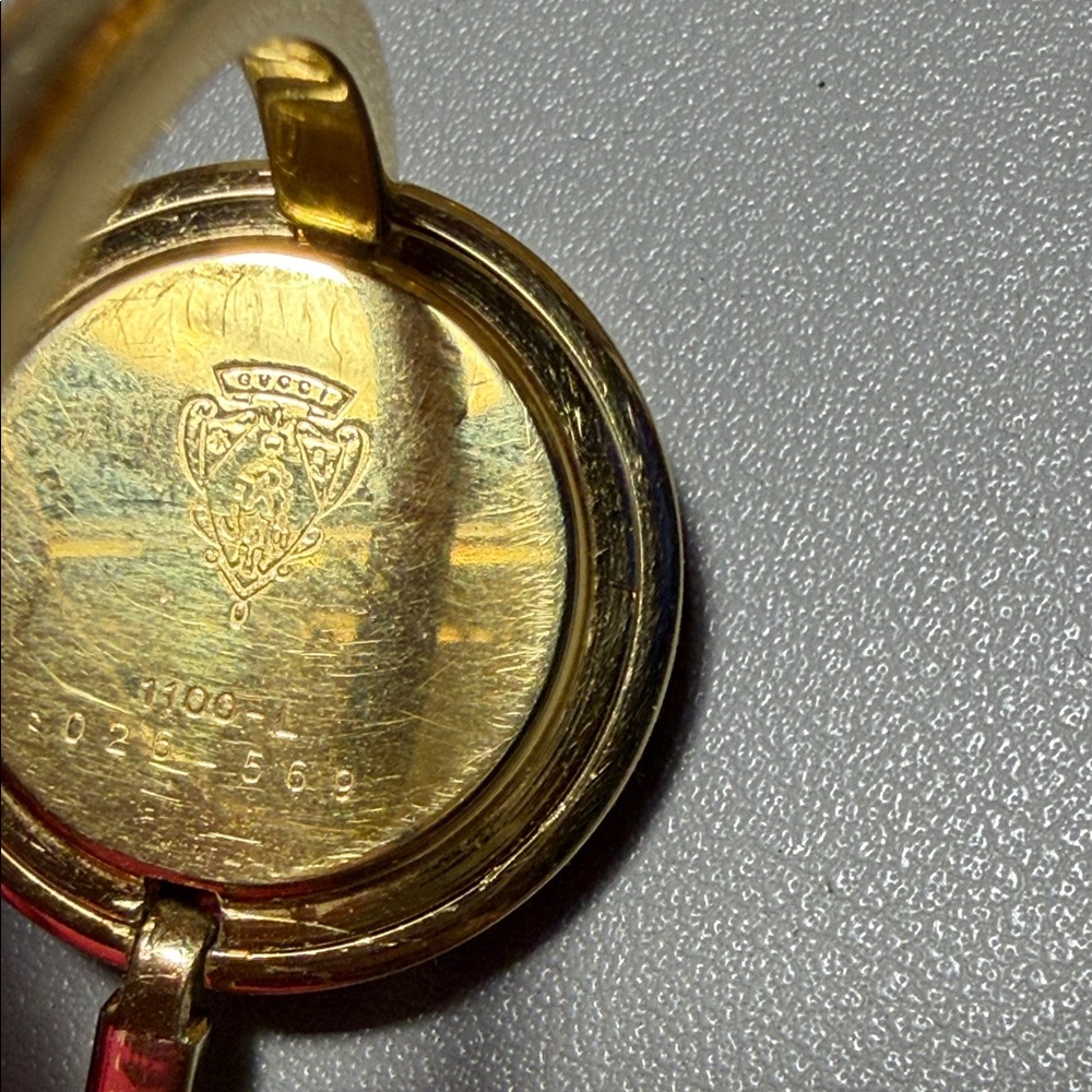 Vintage Gucci Gold Watch with Colorful Bezels - Picture 5 of 15